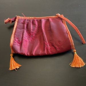 Embroidered hand bag